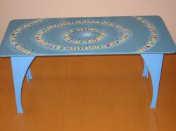 Svetlo modra mizica z motivom